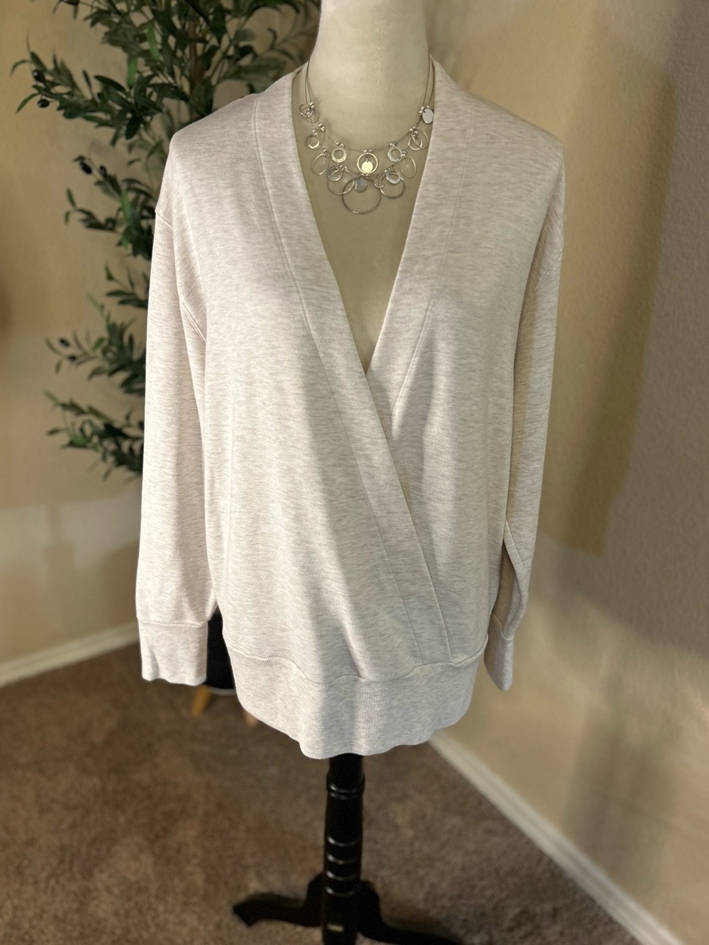 Athleta Purana Wrap Thumbhole Sleeves Heather White Size Medium